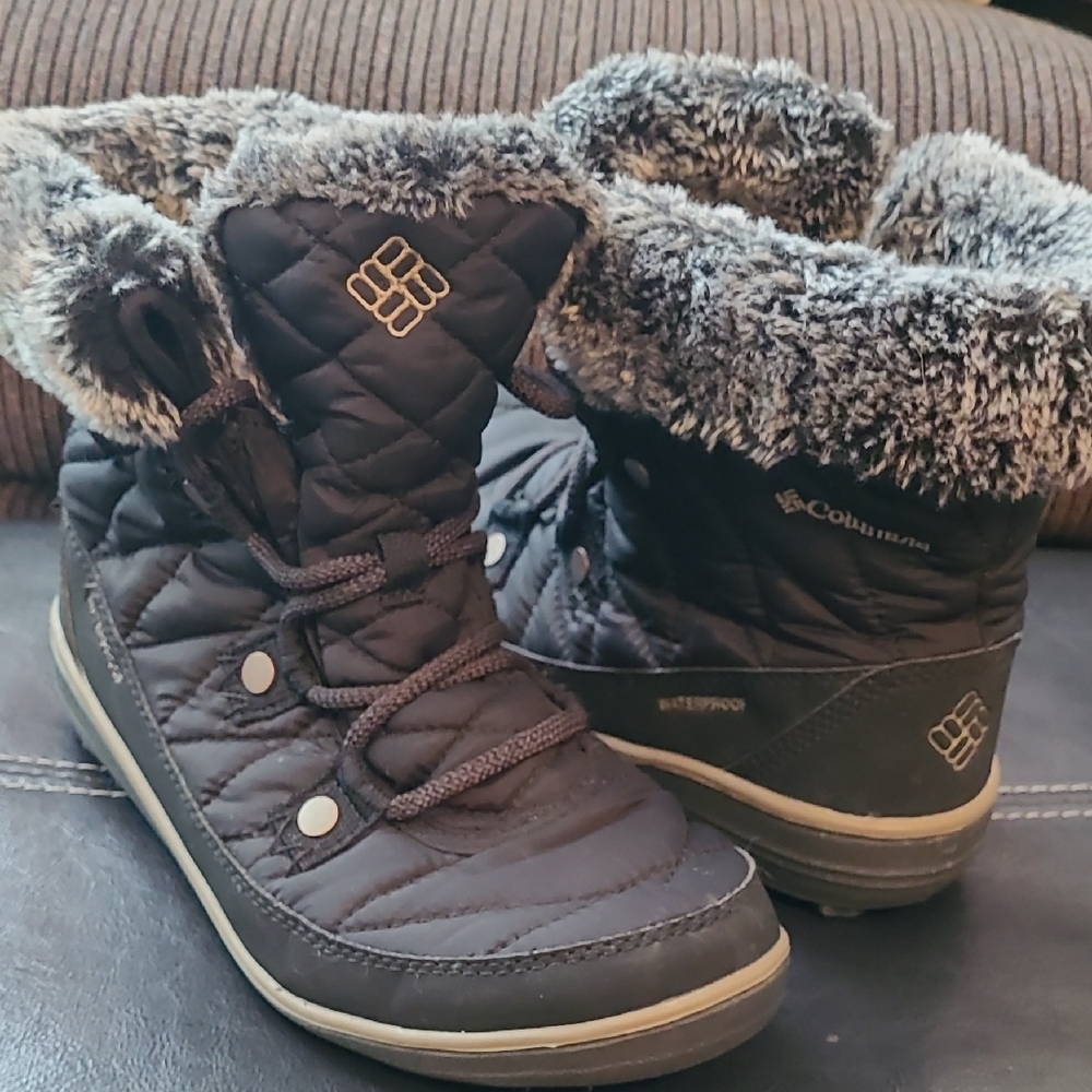 Columbia Black Quilted Boots with Faux Fur Omi Heat Lined Inside